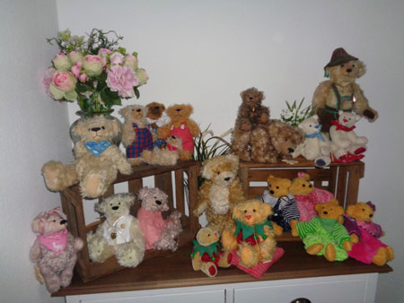 Teddys und Puppen in Handarbeit von Monika Koch aus Nützen